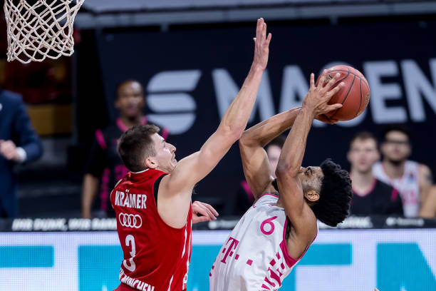 但它背后的 但它背后的